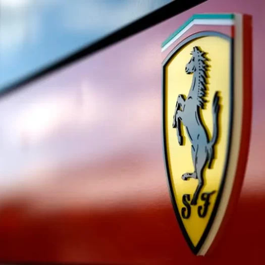 Ferrari: Ανακάμπτει η τιμή της μετοχής – Αναιμική η πορεία της σε σχέση με το 2025 – Οι προοπτικές το 2027