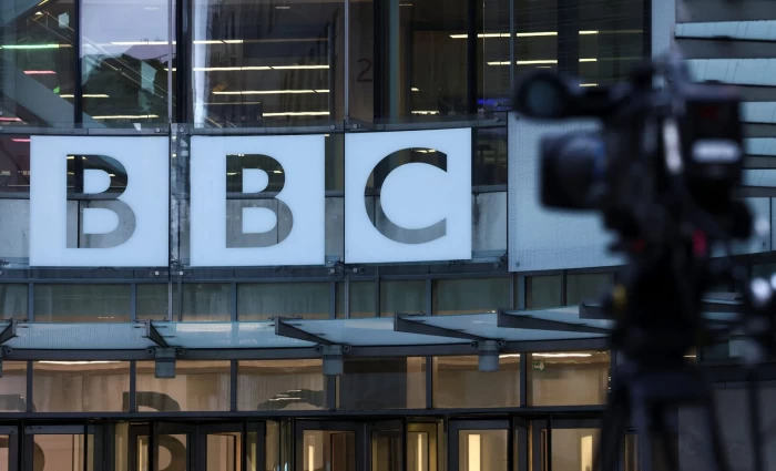 Βρετανία: Το BBC προειδοποιεί ότι το τρέχον μοντέλο χρηματοδότησής του δεν είναι βιώσιμο