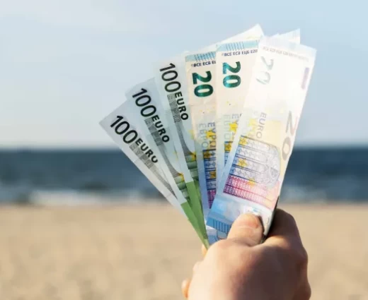 Ακρίβεια και γεωπολιτική κρατούν τους Κύπριους πιο κοντά στην Ευρώπη