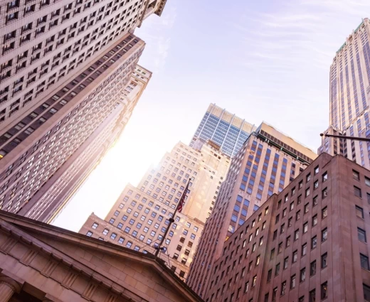 Η Wall Street ψάχνει τη χρυσή τομή ανάμεσα στο δολάριο και ομόλογα