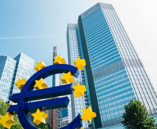 Δημοσκόπηση Bloomberg: «Παύση» τον Ιούλιο και τελευταία αύξηση επιτοκίων τον Σεπτέμβριο από την ΕΚΤ – Πότε θα αρχίσει η μείωση