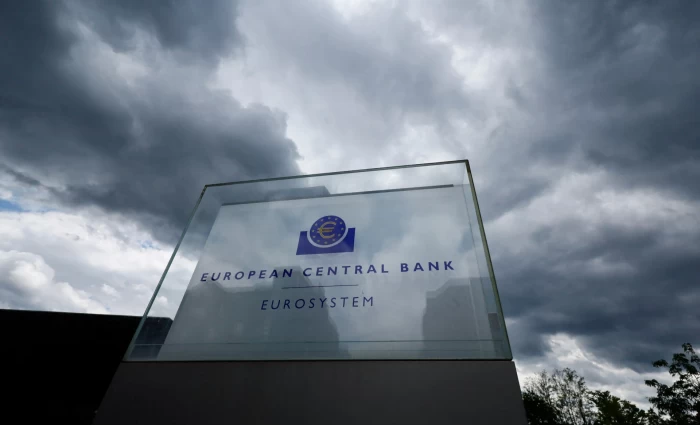 EKT: Αποφάσεις με το βλέμμα στον πόλεμο του Ιράν – Τι θα κάνει με τα επιτόκια