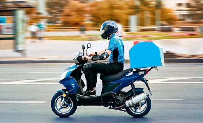 Διακόπτονται υπαίθριες εργασίες και διανομές με δίκυκλα λόγω καύσωνα