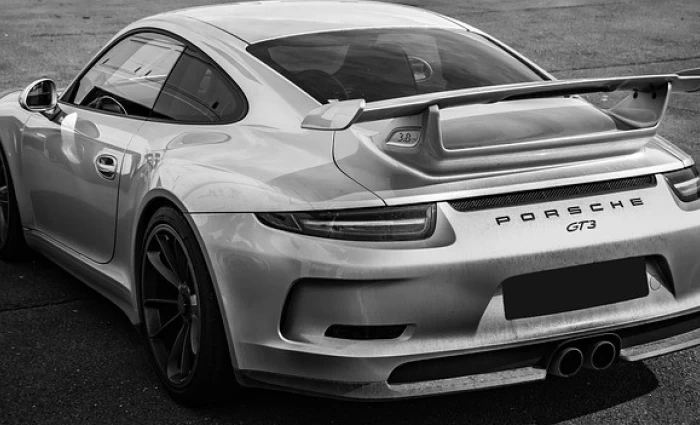 Porsche: Εξετάζει νέες περικόπες έως 4.000 θέσεων εργασίας στη Γερμανία