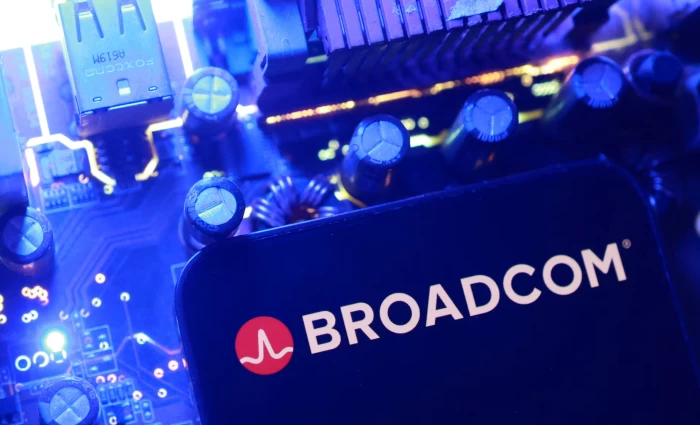 Apple: Συμφωνία άνω των 30 δισ. δολαρίων με την Broadcom για παραγωγή τσιπ στις ΗΠΑ