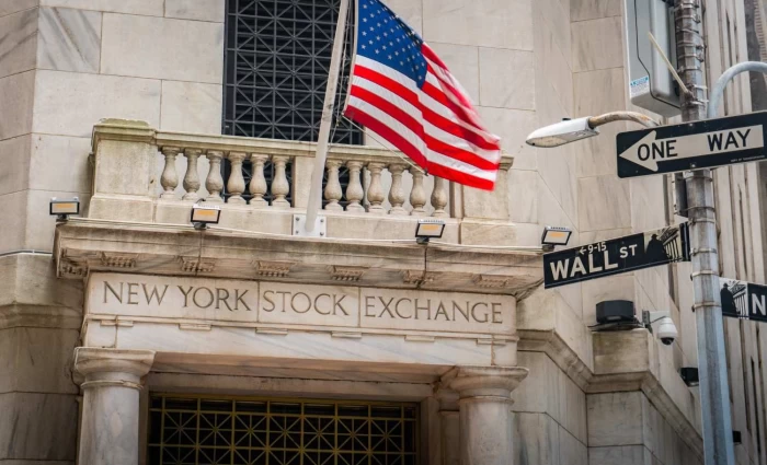 Wall Street: Συγκρατημένες κινήσεις μετά το ιστορικό ρεκόρ του S&P 500