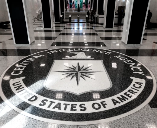 Το κρυφό χρέος της Apple στη CIA