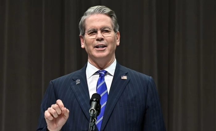 Μπέσεντ στους FT: Ο πόλεμος με το Ιράν μπαίνει σε τελική φάση – Οι λεπτομέρειες της «οικονομικής D-Day»