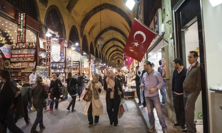 Τουρκία: Επιστροφή στη χρηματοδότηση με επιτόκιο 37% – Σήμα εξομάλυνσης μετά το σοκ του πολέμου