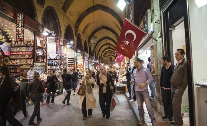 Τουρκία: Επιστροφή στη χρηματοδότηση με επιτόκιο 37% – Σήμα εξομάλυνσης μετά το σοκ του πολέμου