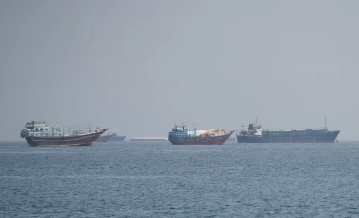Reuters: Σχεδόν το 50% του παγκόσμιου πετρελαίου περνά από εμπόλεμες ζώνες