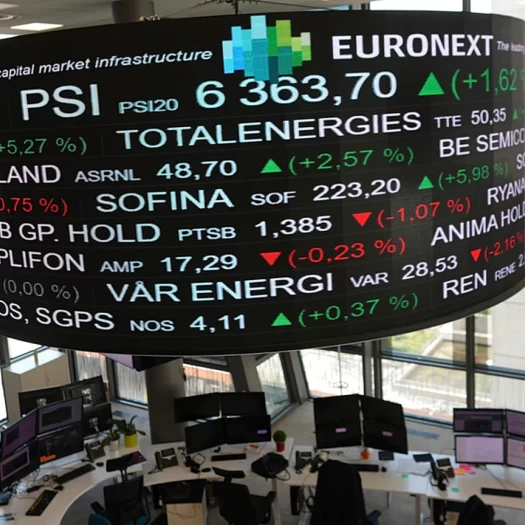 Στάσιμες οι ευρωαγορές εν αναμονή εξελίξεων – Ράλι για τις τεχνολογικές μετοχές λόγω Nvidia