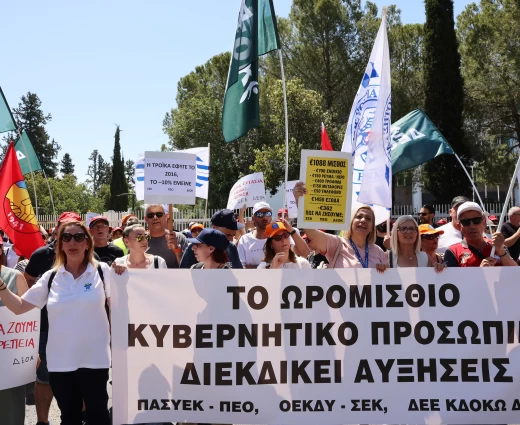 Στους δρόμους ξανά την Πέμπτη οι ωρομίσθιοι  – 24ωρη απεργία για αρχή, αλλά δεν αποκλείουν να γίνει 48ωρη