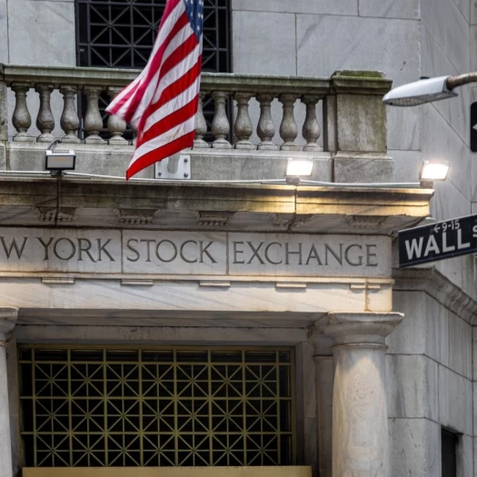Wall Street: Σε τροχιά ανάκαμψης εν αναμονή της κρίσιμης απόφασης της Fed για τα επιτόκια