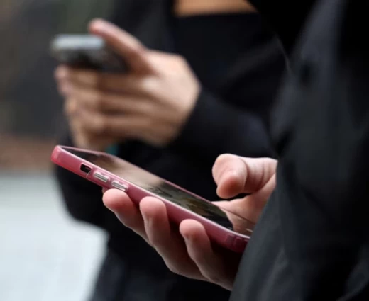 Φρένο στα social media για τους κάτω των 15 - Ενέκρινε Σχέδιο Δράσης το Υπουργικό