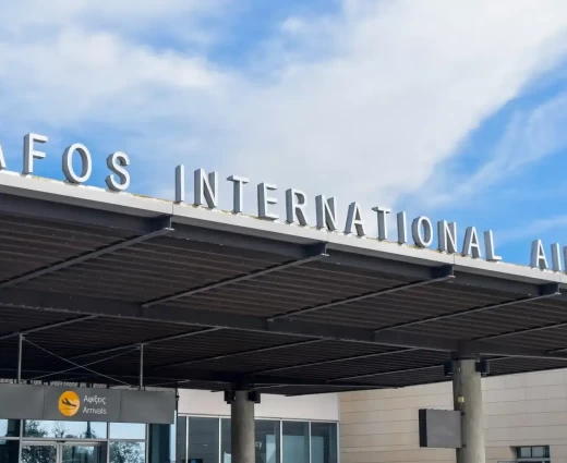 Συνεχίζει να «πετά» το αεροδρόμιο Πάφου, απορροφά τους κραδασμούς ο τουρισμός