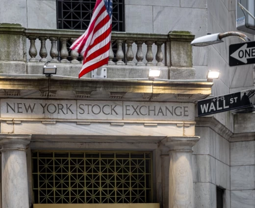 Wall Street: Η AI στηρίζει τις μετοχές παρά την άνοδο σε αποδόσεις ομολόγων και πετρέλαιο