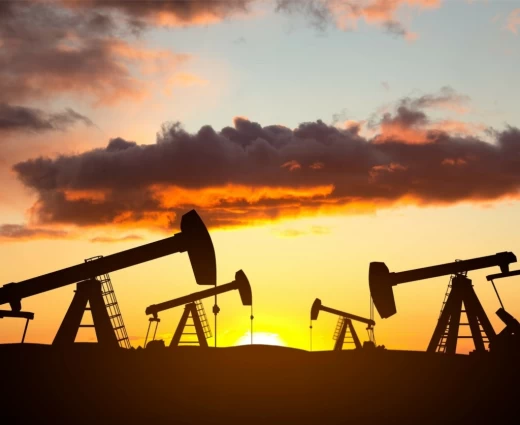 Πετρέλαιο: Μικρή ανάκαμψη στα $103 μετά τη βουτιά καθώς μειώνονται οι ανησυχίες για τις προμήθειες