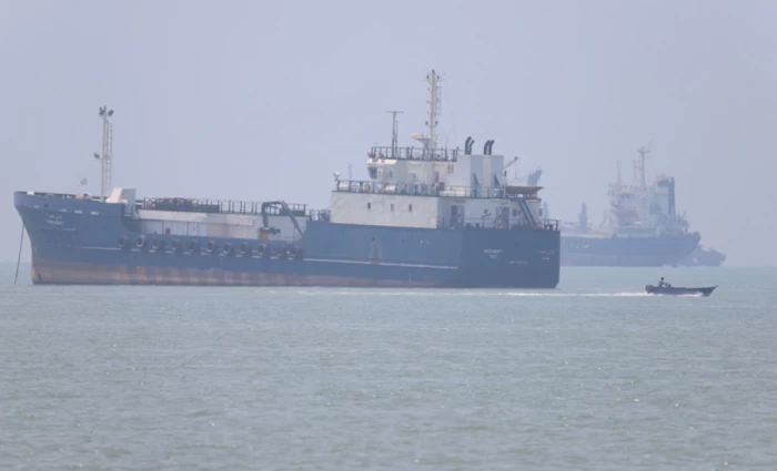 Δεξαμενόπλοια LNG ετοιμάζονται να διέλθουν τα Στενά του Ορμούζ υπό την προστασία των αμερικανικών δυνάμεων