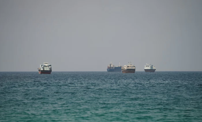 Ιράν – ΗΠΑ: Κλιμάκωση με επιθέσεις σε τάνκερ – Ανεβαίνει το πετρέλαιο, νέα απειλή για τα Στενά του Ορμούζ