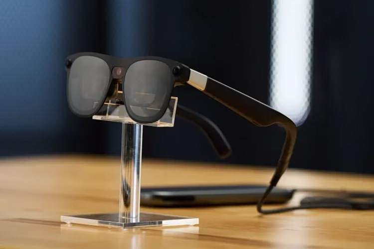 Η Meta πέτυχε με τα έξυπνα γυαλιά Ray-Ban, η Google επιλέγει Gucci